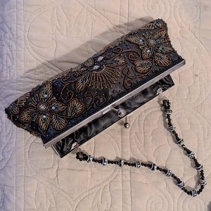 Clutch, beaded , snap